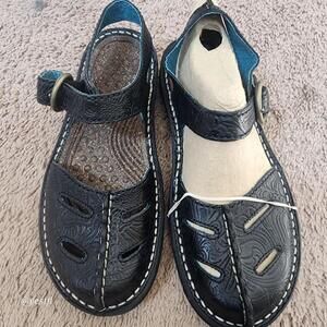 Women's Simple Black Leather Sandals Size 6